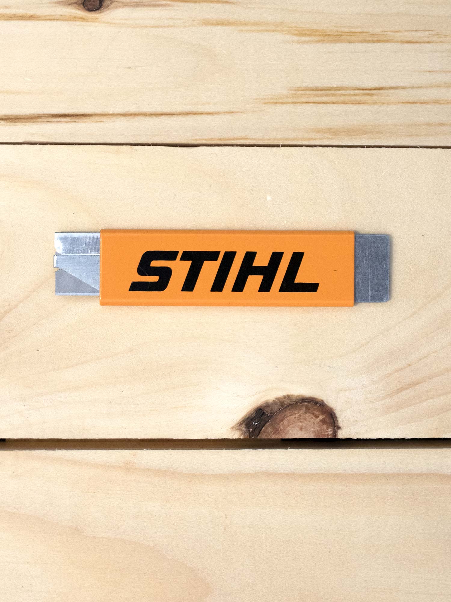 Coupe-boîte à lame de rasoir STIHL