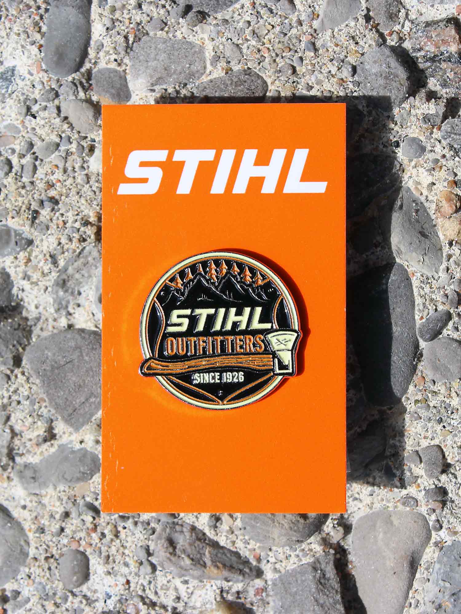 Épingle en émail STIHL OUTFITTERS - prix de gros